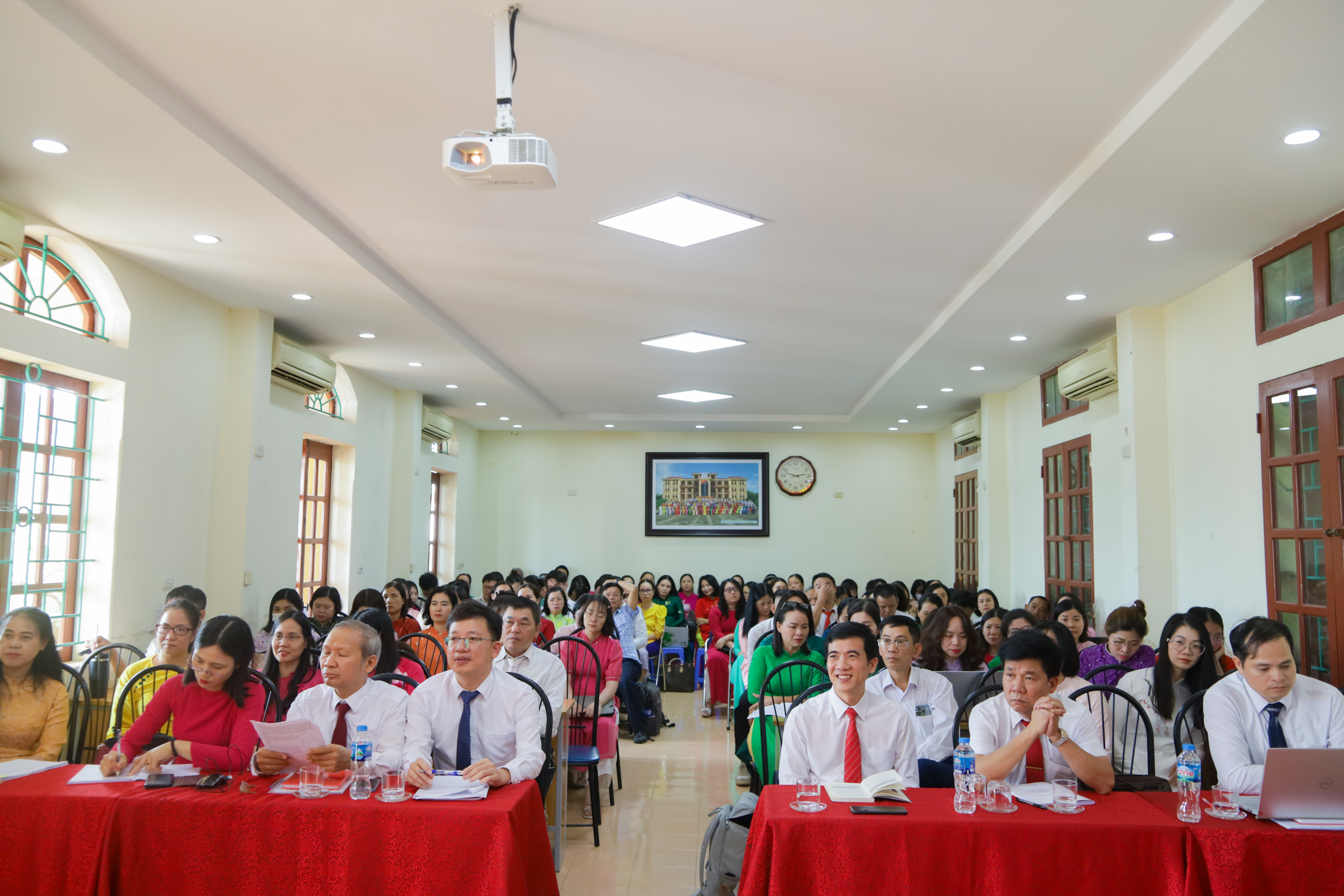Hoi nghi vien chuc